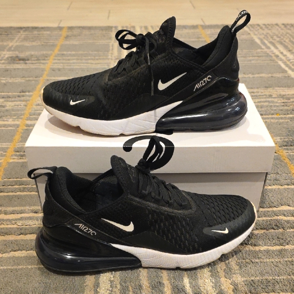 Nike Air Max 270 Sz: 9.5